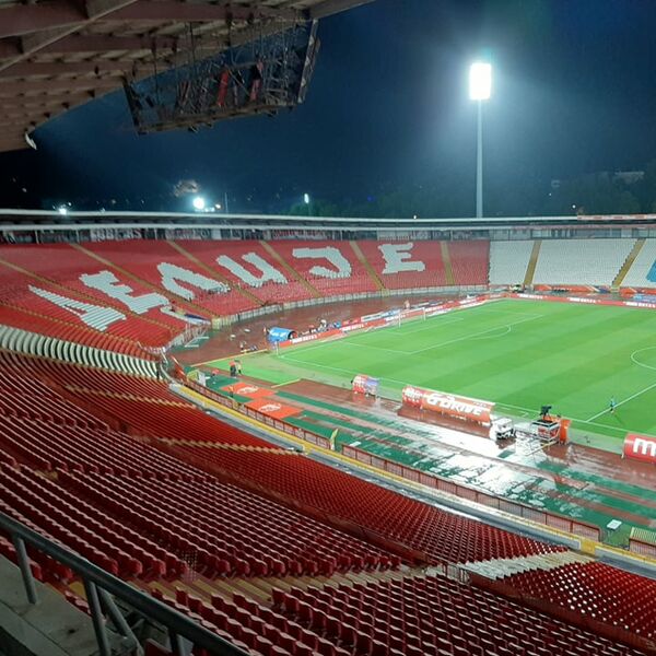 GORI MARAKANA! Derbi se igra na Partizanovom stadionu, ali ludnica je u Ljutice Bogdana! (VIDEO)