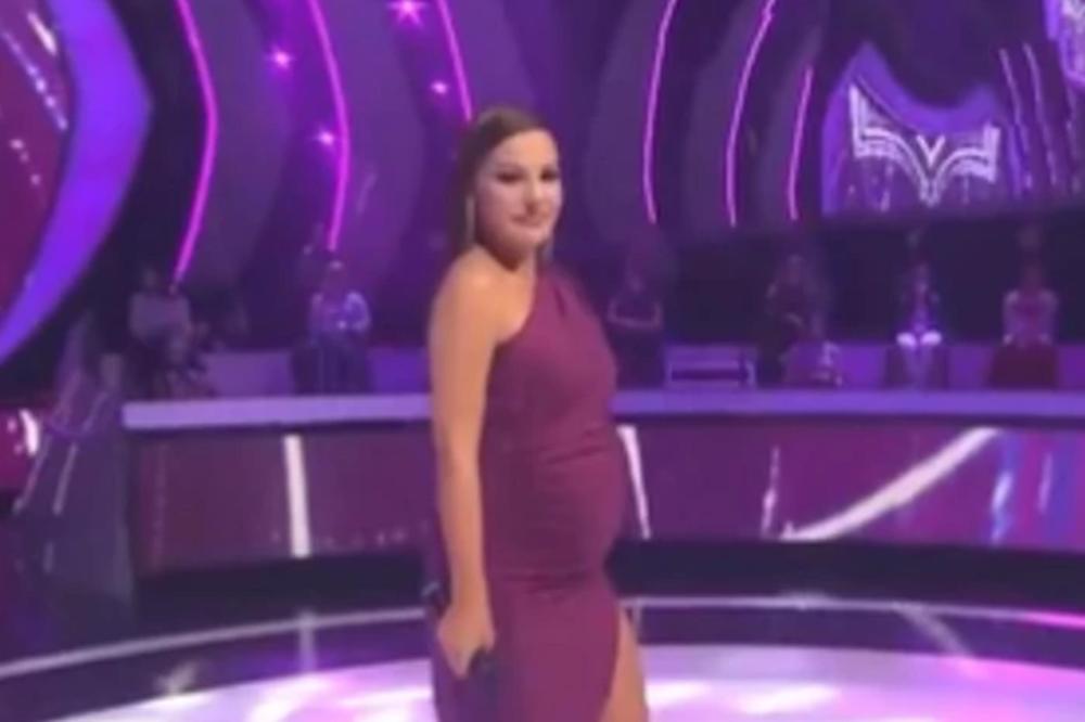 NASTUPALA JE SA POSEBNOM PESMOM DOK JE BILA TRUDNA! Beba zapamtila muziku, rodila se i danas ovako reaguje kad čuje