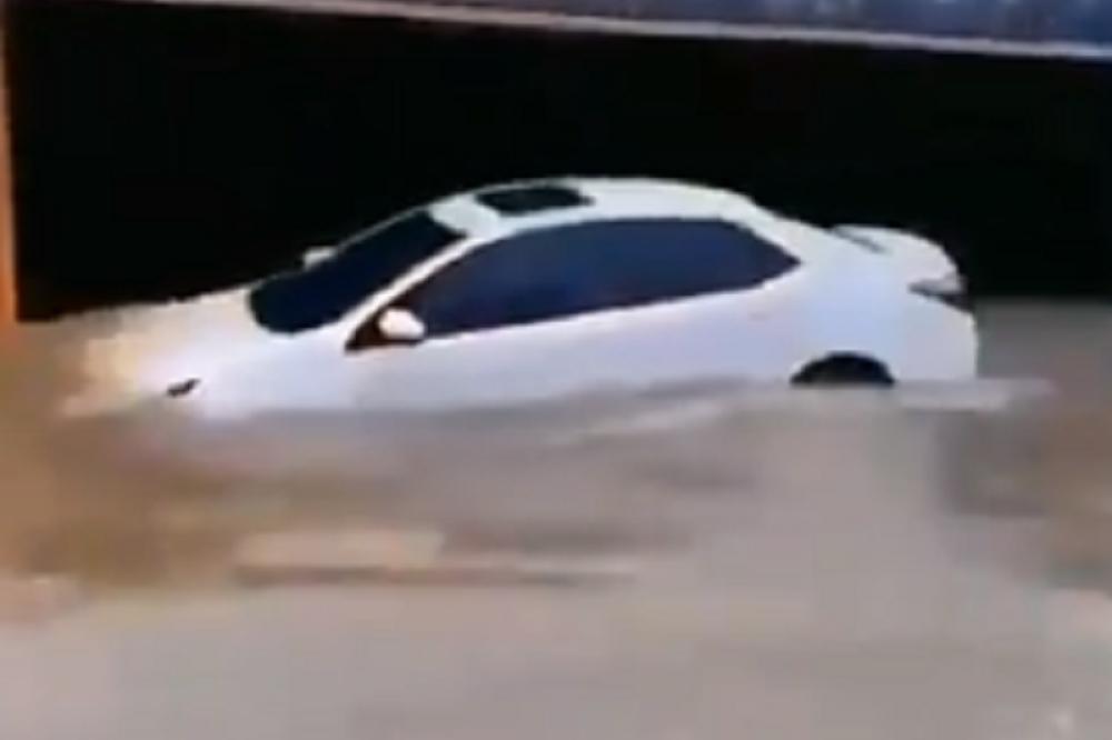 BIBLIJSKI POTO! Stravične slike iz Kine, ljudi zarobljeni na krovovima zgrada, ovo još nije viđeno (VIDEO)