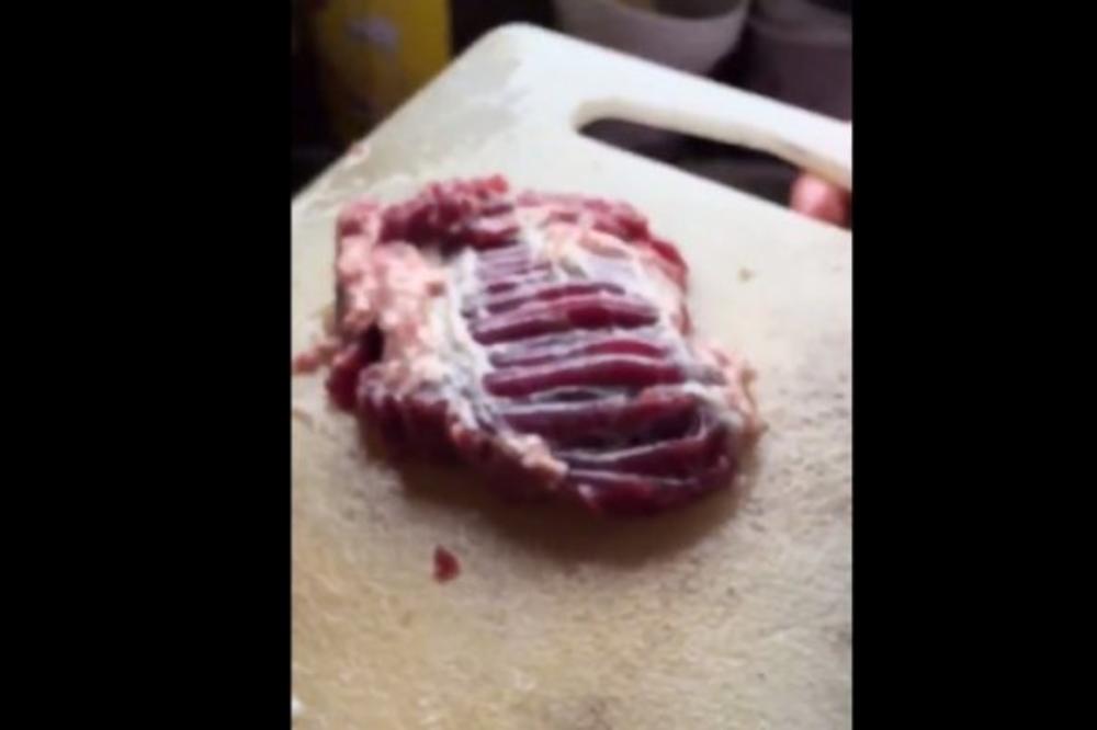 HTELA JE DA ISPRŽI MESO, A ONDA JE ONO POČELO DA SE MRDA! Ovaj snimak je samo za one sa JAKIM ŽELUCEM! (VIDEO)