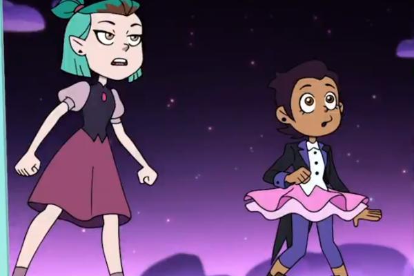 LEZBO POLJUBAC DVE DEVOJČICE U DIZNIJEVOM CRTAĆU digao je ceo svet na noge! (VIDEO)