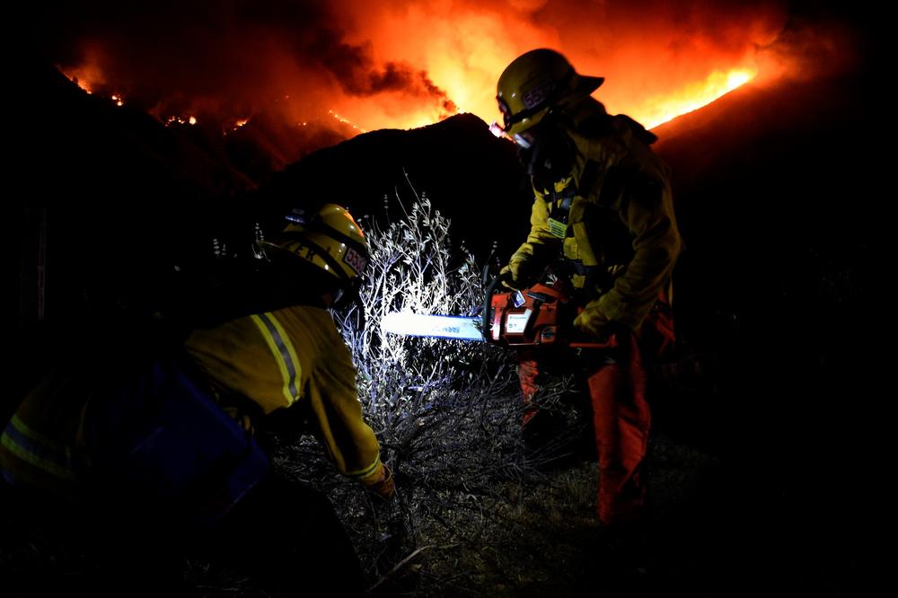 VATRENI MONSTRUM GUTA FRANCUSKU OBLAST! Više od 1.000 vatrogasaca se BORI sa vatrenom STIHIJOM (VIDEO)