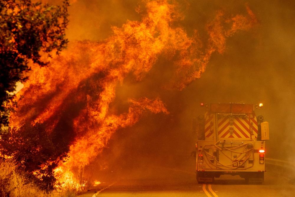 KALIFORNIJA GORI! Zastrašujući požar uništio hiljade hektara šume