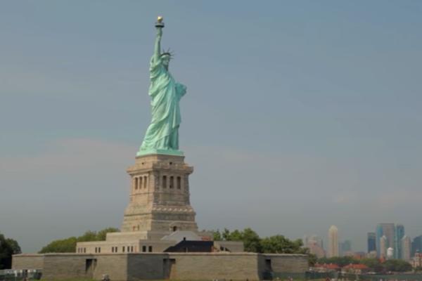 PRESEDAN U AMERIČKOJ DRŽAVI NAKON SE*SUALNOG SKANDALA: Uticajna žena stiže na mesto guvernera