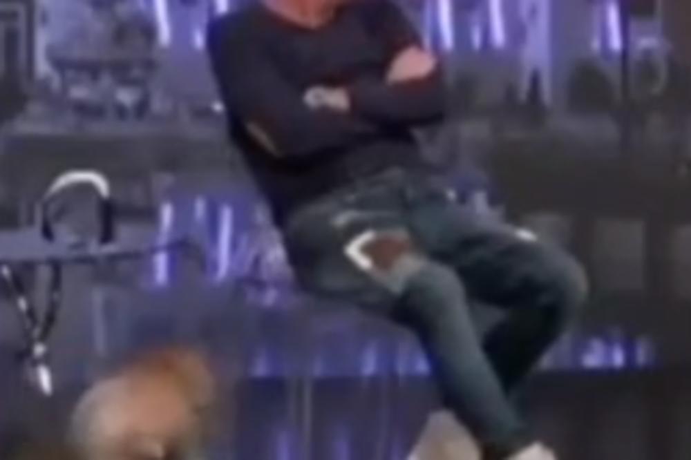 ZAP*ŠAO JE LEPOG MIĆU U PROGRAMU UŽIVO! Ova scena NIKADA NIJE VIĐENA u bilo kojoj emisiji! (FOTO)
