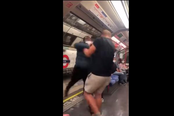 BAHATI SIN TAJKUNA JE VREĐAO CRNCE U METROU: A onda su mu prišla tri DŽINOVSKA CRNCA... (VIDEO)