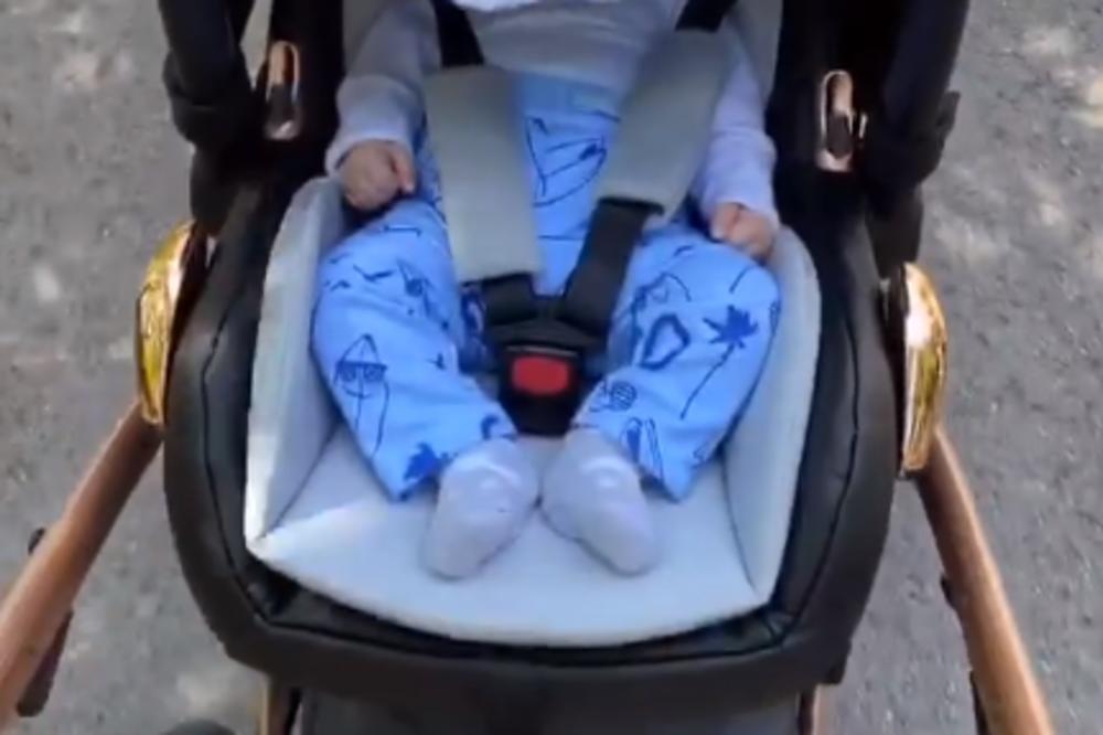 VELJKO JE NAJBOLJI OTAC NA SVETU, KAKAV PRIZOR! Mame ni na vidiku, tata gura kolica, a mali Željko ne pušta dudu