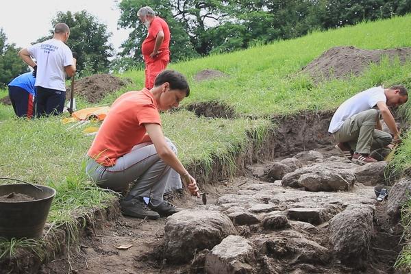 OVDE SU SRBI PRE 6 VEKOVA ŽIVELI U DVOSPRATNIM KUĆAMA I TRGOVALI LUKSUZNOM ROBOM: Rudnik je bio CENTAR EVROPE!