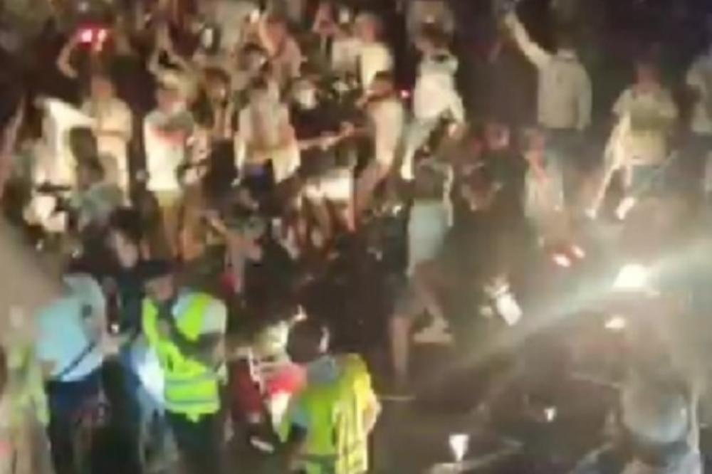 KORONAPARTI NA ULICAMA ITALIJE: Biće pravo čudo ako se posle ovog fudbalskog slavlja korona opet ne proširi!