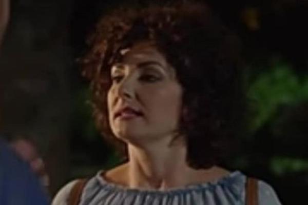 POSLE 5 MESECI BRAKA NAŠU GLUMICU OSTAVIO MUŽ SA TEK ROĐENOM BEBOM! Briga ga da li su gladne, ni da ih nazove