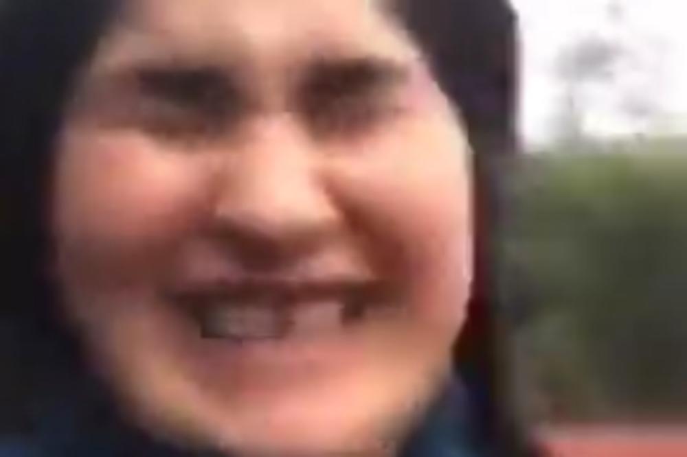 BACILA SE CELA KROZ PROZOR KOLA DA PRAVI SELFIJE: Mnogi bi rekli da je dobila BAŠ ŠTA JE ZASLUŽILA! (VIDEO)