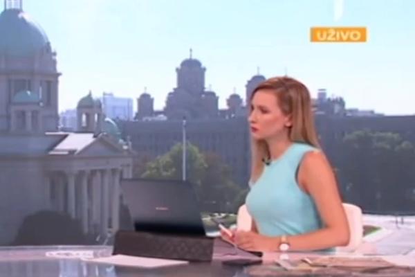 VODITELJKA JEDVA PREKRSTILA NOGE U JUTARNJEM PROGRAMU! Cela Srbija gledala je prekratku haljinu, kolicna dužina