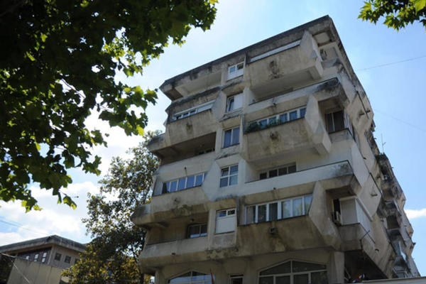 KOMŠIJE OPISALE BUKU U STANU PRE NEGO ŠTO JE ALEKSANDRA PALA SA TERASE SA SINOM! Cela zgrada čula istu stvar