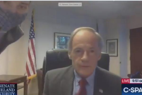 AMERIČKI SENATOR ISPSOVAO SVE ŽIVE USRED UKLJUČENJA UŽIVO, SVET U ŠOKU! Je**š ga bre, šta je ovo?! (VIDEO)