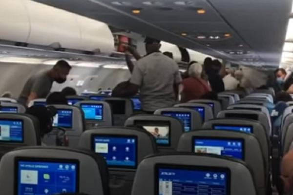 DRAMA U AVIONU: Putnik usred leta umro OD KORONAVIRUSA!