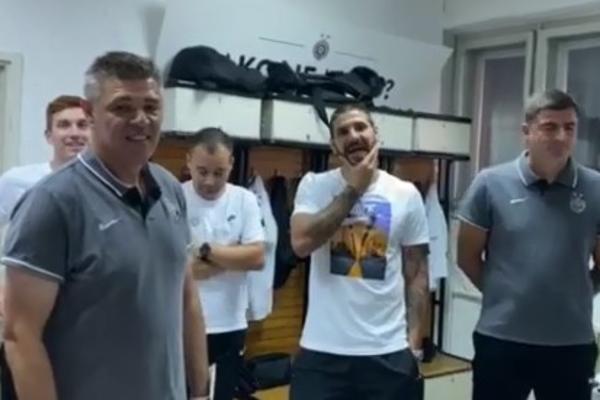 ŠOU MITRA U SVLAČIONICI PARTIZANA: Posle ovoga Grobari će ga voleti još više!