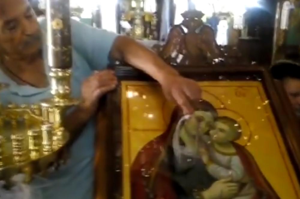 ZMIJA GMIŽE PO IKONI PRESVETE BOGORODICE, JEZIV PRIZOR U CRKVI! Pogledajte ovaj gnusni snimak IMA I JEZIVO ZNAČENJE