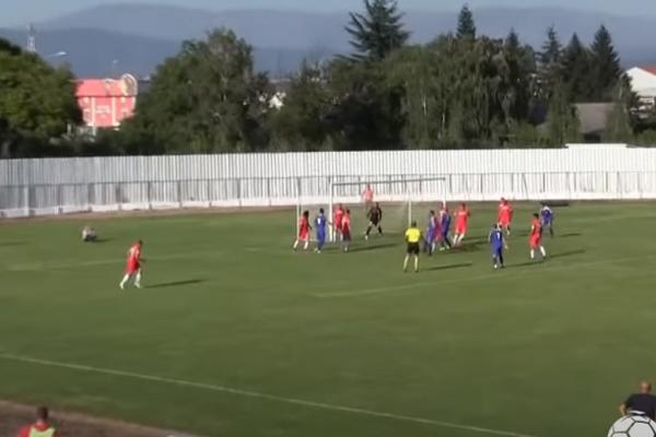IAKO NE SMEJU NA TRIBINE, NAVIJAČI U LESKOVCU SU SE POTUKLI: Sramne scene sa utakmice Prve lige Srbije! (VIDEO)