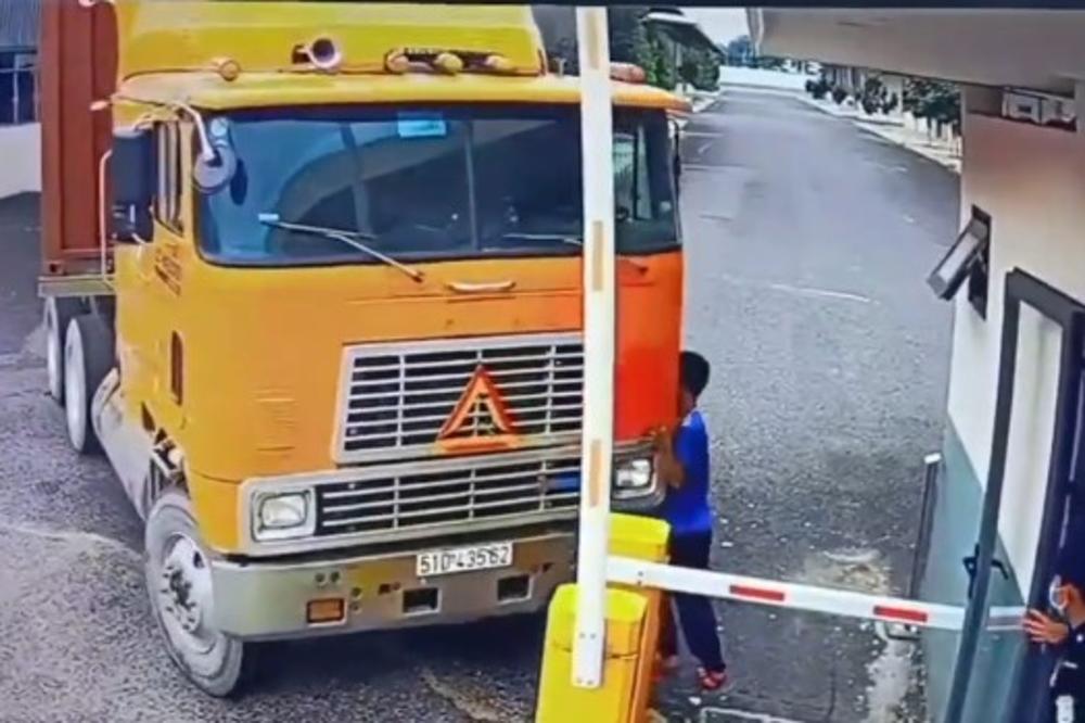 OVAJ LIK JE SUPERHEROJ! Golim rukama je ZAUSTAVIO KAMION, a onda se desilo nešto UŽASNO! (VIDEO)