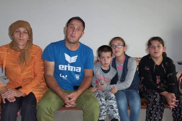 NEMAMO NOVCA DA SINA ODVEDEMO KOD LEKARA: Otac je s 10 godina OSTAO SIROČE, sad tešku sudbinu deli s porodicom