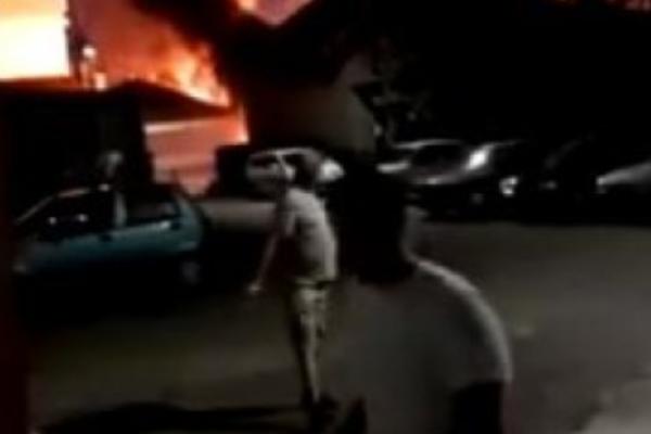 3 EKSPLOZIJE U KLADOVU, PUCALO JE SAMO TAKO! Kamere sve snimile, OGROMAN PLAMEN, A ONDA UDAR! (VIDEO)