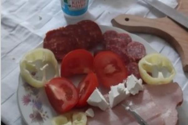 SRBIN SE HVALIO DA ĆE JOJ DONOSITI DORUČAK U KREVET SVAKO JUTRO: Proglasili su ga UBICOM zbog OVOGA na TANJIRU!