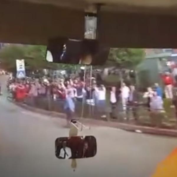 ČIM SU FUDBALERI KROČILI U TIRANU, ODMAH SU NAPADNUTI: Kamen proleteo kroz prozor autobusa sa srpskim igračima!