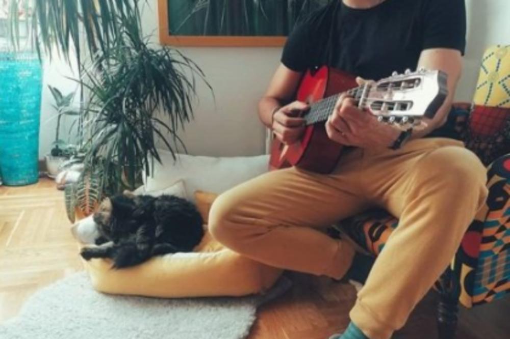 OMILJENI GLUMAC NACIJE POSTAO TATA! Sada prošetao ćerkicu i pokazao koliko je slatka! (FOTO)