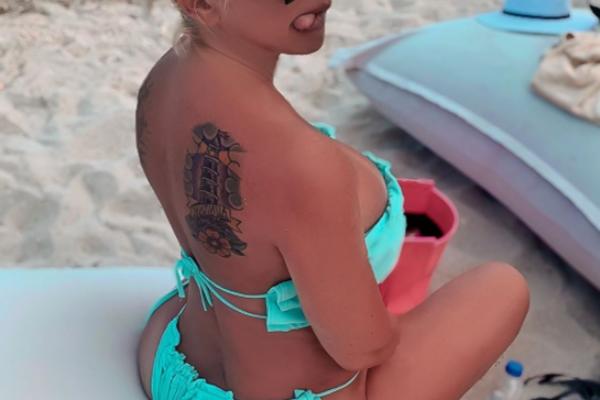 DARA BUBAMARA U PROVOKATIVNOJ HALJINI BEZ BRUSA IZAZVALA ZEMLJOTRES! Sve puca koliko je USKO, atributi BUKNULI!