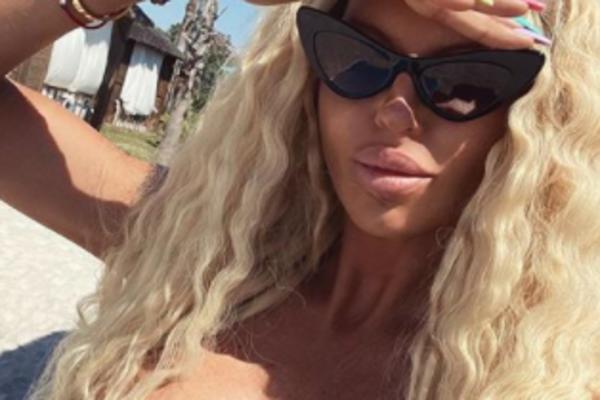 KARLEUŠA PONOVO PROVOCIRA, POHVALILA SE SVAKIM DELOM TELA, ALI 1 JE NAJVIŠE OTKRILA! Balave na njenu sliku