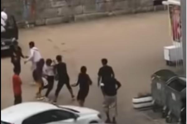 Migrant potegao nož kraj džamije, a onda je iza ćoška naišao ON: Snimak drame u Bihaću (VIDEO)