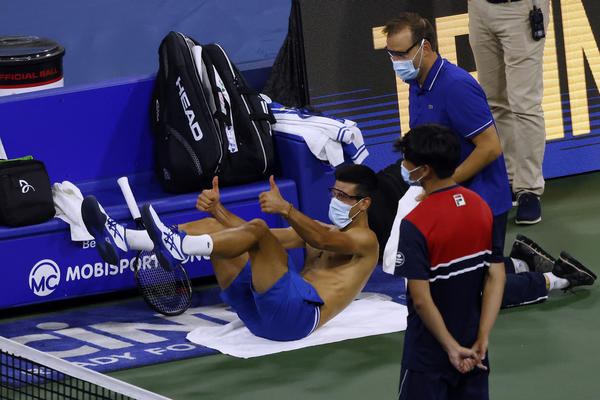 AGONIJA! Đokoviću ponovo nije dobro! Da li je moguće mu se ovo dešava?!