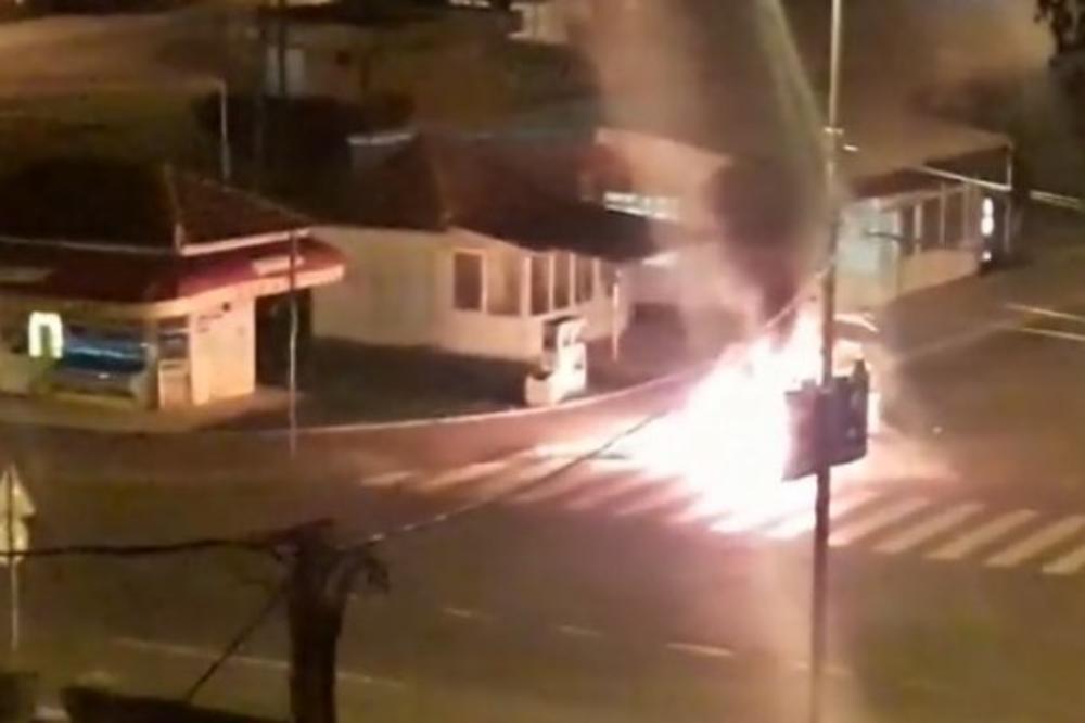 EKSPLODIRAO AUTOMOBIL U NIŠU, TAKSI SKROZ IZGOREO! Vatra je naglo buknula, vozač je izleteo u poslednjoj sekundi!