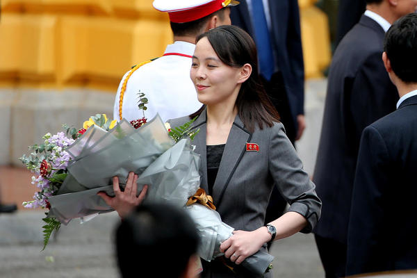 LEPA JE, MALO PRIČA, BAŠ JE DIREKTNA: Ovo je sestra Kim Džong Una, MOGLA BI DA BUDE NOVI LIDER SEVERNE KOREJE