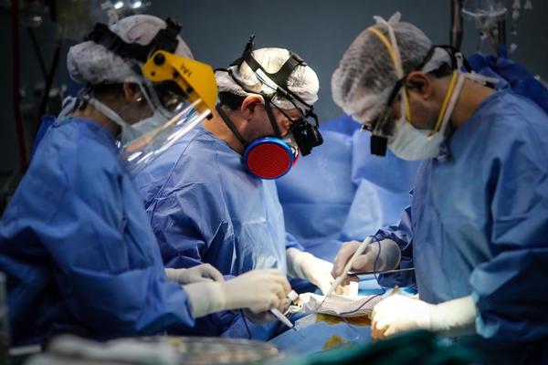 OVO JE NEŠTO NAJGADNIJE ŠTO MOŽE DA SE VIDI! Lekari uklonili tumor jajnika težak 54 KILOGRAMA (UZNEMIRUJUĆE)