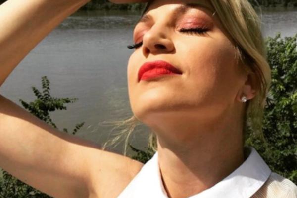 SEĆATE SE PEVAČICE IZ GRUPE "KOKTEL BEND"? NESTALA JE U JEKU SLAVE: Sada pokazala brutalno telo i da je nezaboravna