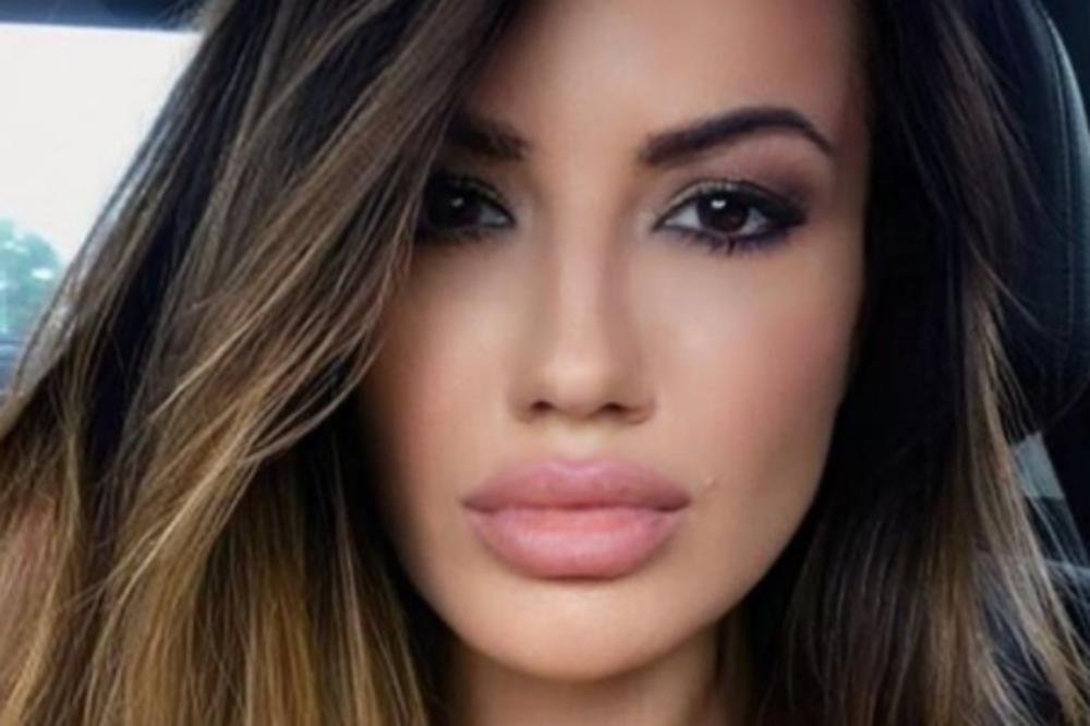 NA OVO SMO DUGO ČEKALI! OBNAŽILA SE SINDI MODELS: Na poprsju samo TRAKICE,vitke noge i uzak struk DOMINIRAJU!