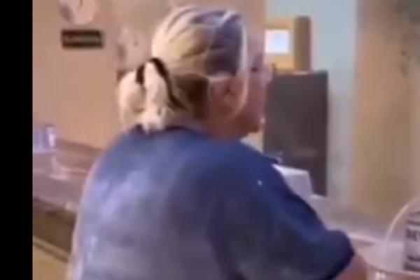 ISPLIVAO HIT SNIMAK MARIJE KULIĆ IZ ALBANIJE! Pokušava da se sporazume na RECEPCIJI na SRPSKOM, onda URLA na čoveka