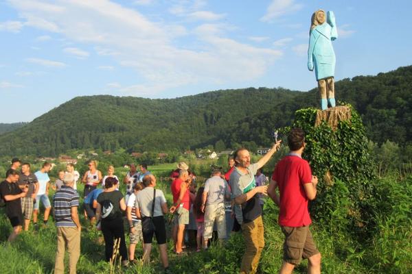 STATUA MELANIJE TRAMP JE ZAPALJENA! Odmah su sve sklonili