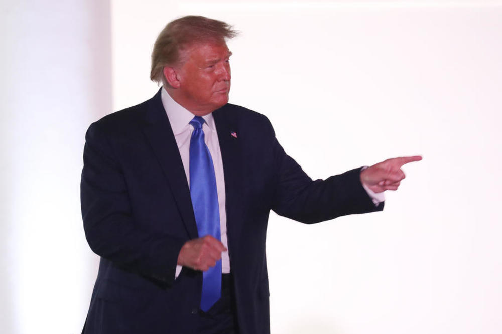 I bivša Trampova ljubavnica se pojavila na inauguraciji: Zasenila i Melaniju, niko nije sklanjao pogled sa nje FOTO