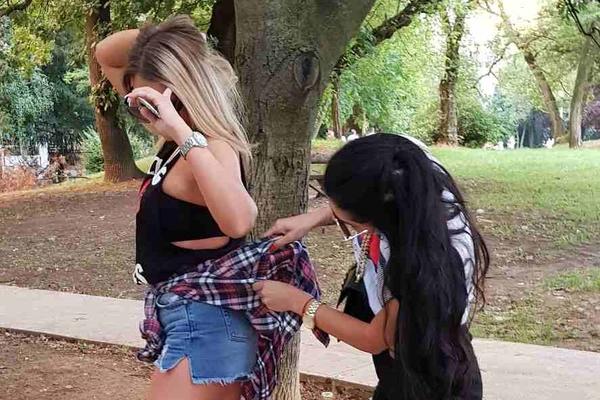 PRETRES NA JAVNOM MESTU! Pogledajte šta rade atraktivne članice popularne ženske grupe! (FOTO)