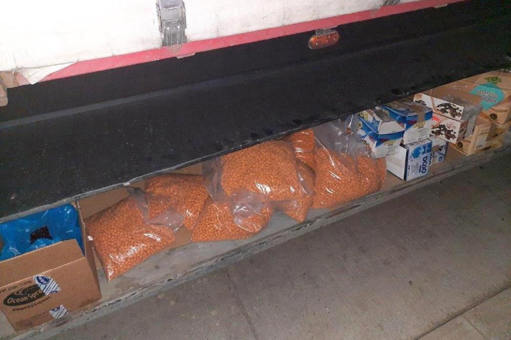 SRPSKI CARINICI SU ZAUSTAVILI VOZAČA ALBANSKE NACIONALNOSTI: Rekao je da nema šta da prijavi, KAD ONO... (FOTO)