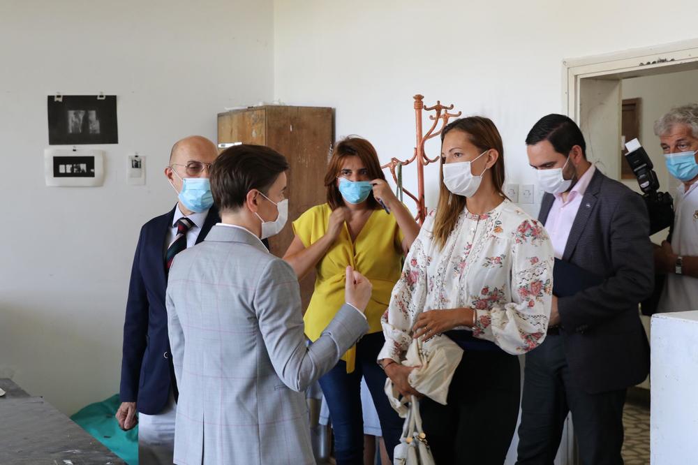 UŽASNI SU USLOVI, MI SMO PRVI UZELI KREDIT ZA INFRASTRUKTURU U KULTURI: Brnabić o problemima iz ove oblasti