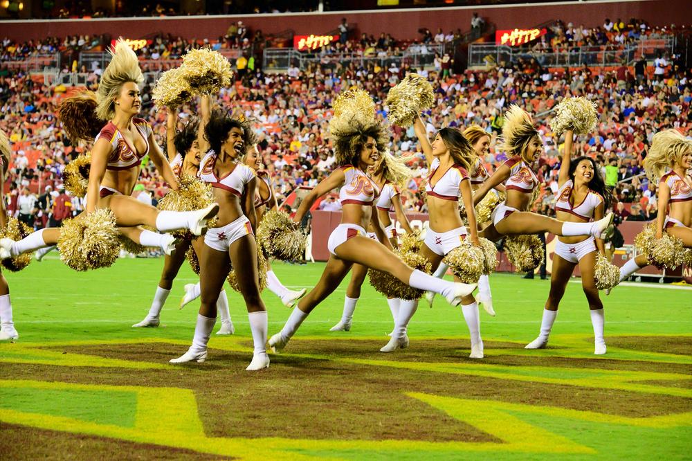 ISPLIVALI SE*SI SNIMCI NFL ČIRLIDERSICA: Čelnik kluba odgovorio na optužbe da ih je on snimao! (VIDEO)