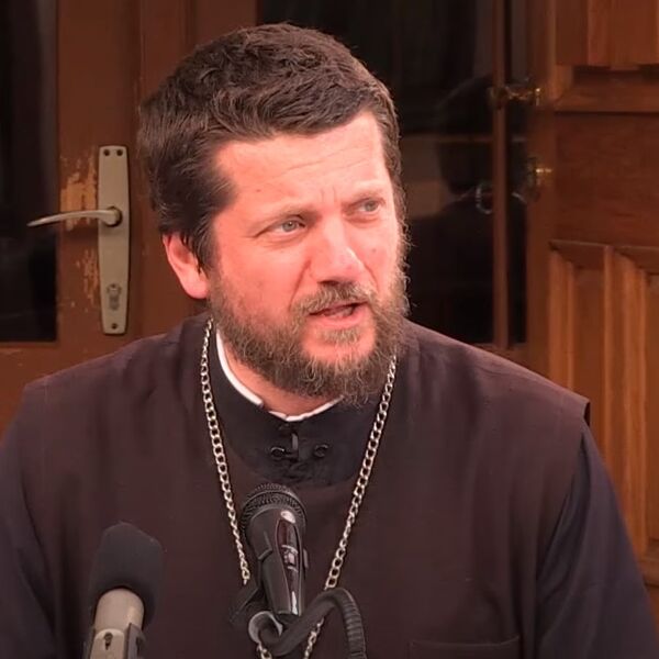 MOLIMO SE ZA NJEGOVO ZDRAVLJE: Oglasio se otac Gojko Perović, evo šta je rekao o stanju MITROPOLITA AMFILOHIJA