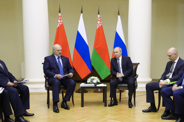 PUTIN ODREŠIO KESU: Ruski predsednik odlučio da otpiše dug Belerusiji, od broja nula će vas zaboleti glava