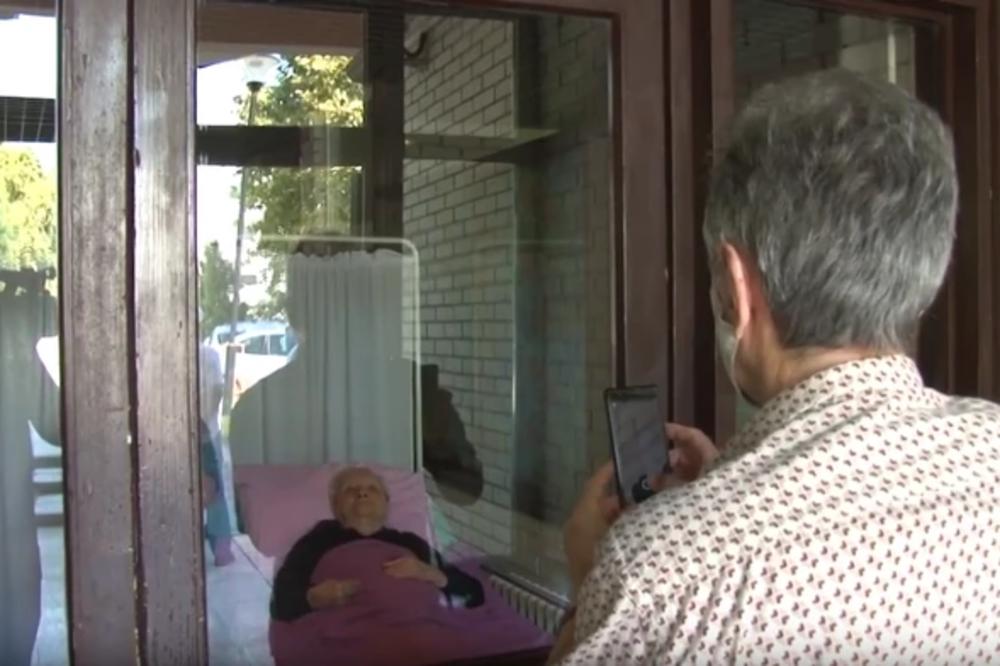 NEKA JE I STAKLO TU, SAMO DA JOJ VIDIM LICE: Dirljiv susret majke i sina u Gerontološkom centru POSLE ŠEST MESECI