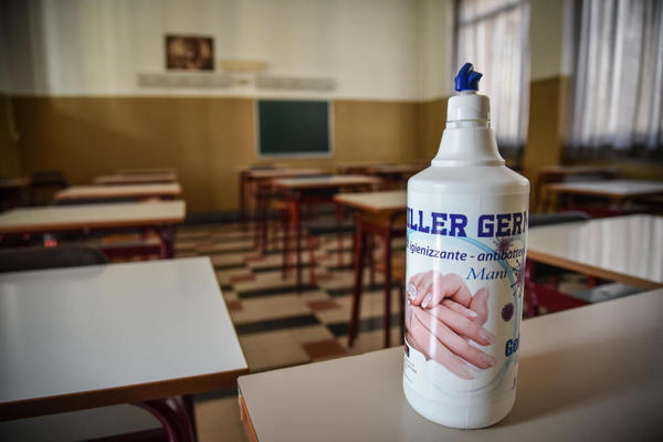 LUDILO MOZGA! Roditelji u Srbiji digli bunu pred početak škole, a razlog je da ne poveruješ