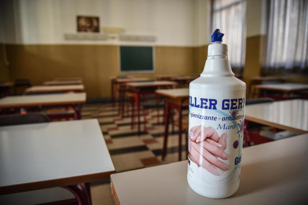 LUDILO MOZGA! Roditelji u Srbiji digli bunu pred početak škole, a razlog je da ne poveruješ