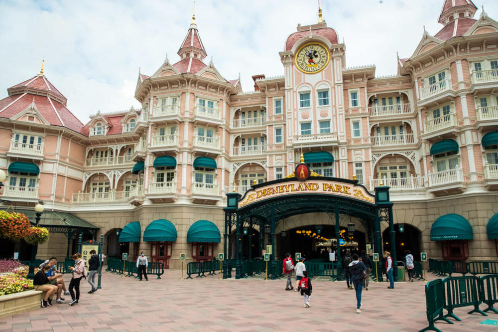 INCIDENT U DIZNILENDU! Pretio ubistvom radniku obezbeđenja, zbog zaštitne maske, reagovala policija